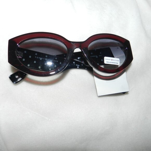 Tommy Hilfiger Logo Frames Women's Cat eye Sunglasses 🆕 📦⌚🏃🏻💨⚡🚚 - Picture 3 of 15